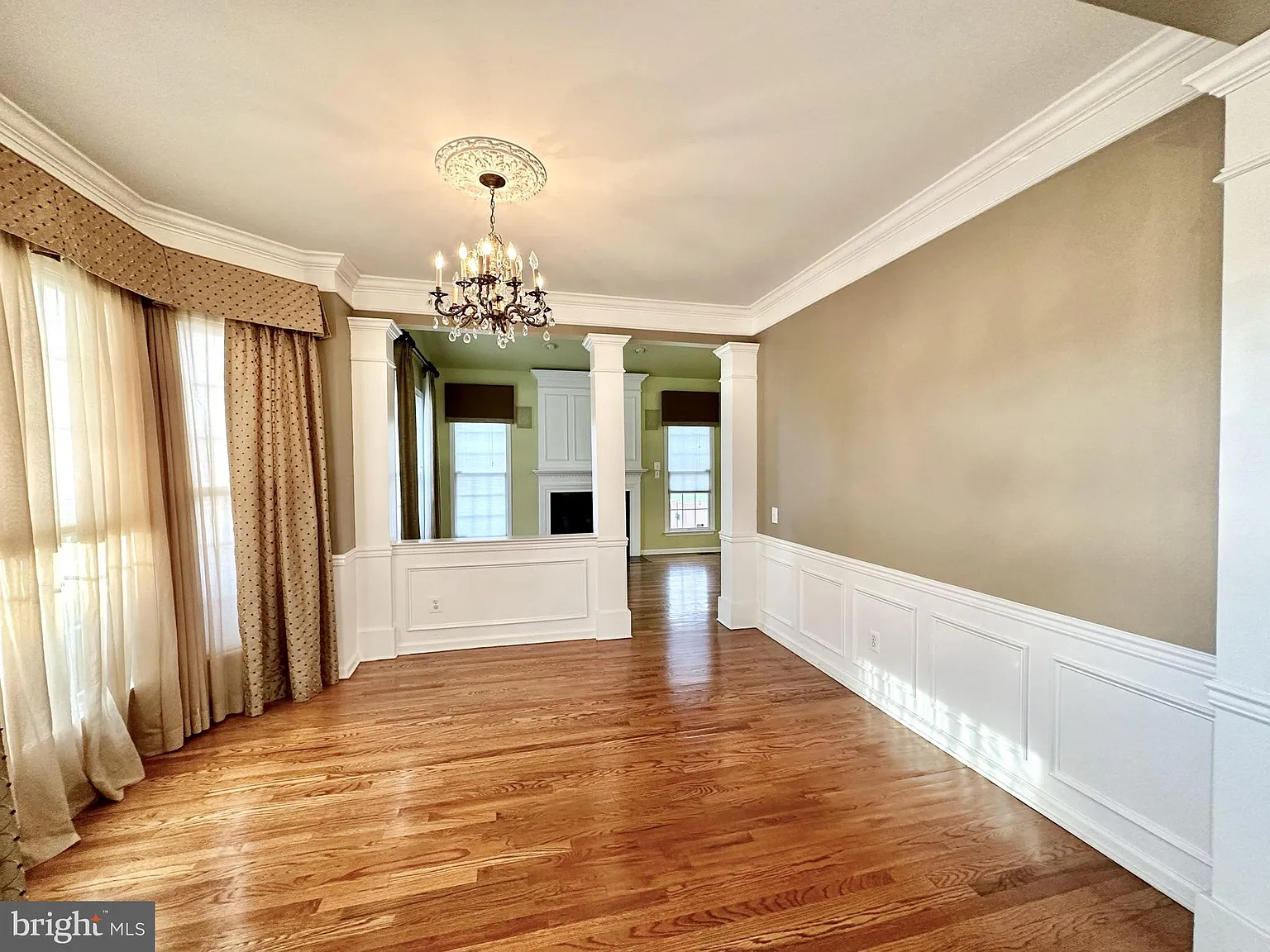 3 bed, 3.5 bath, 2350 sqft, $5,500 — Photo 3