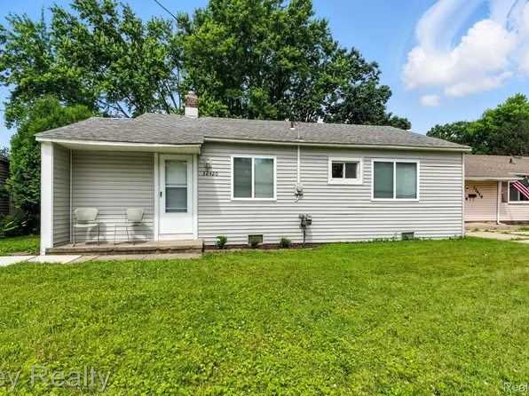 32420 Muskegon Ct, Westland, MI 48186