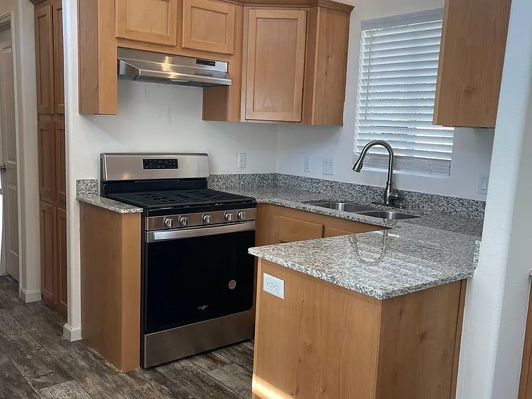 2646 Sharon Ave — Photo 6