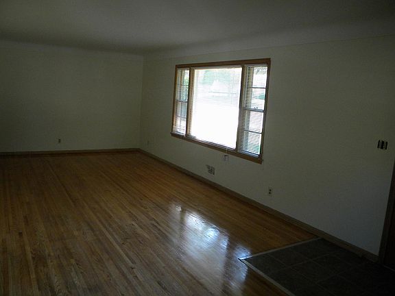 4th image of 2905 32nd Ave NE #1