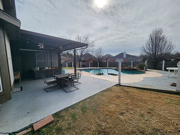 2nd image of 1620 Falcon Dr
