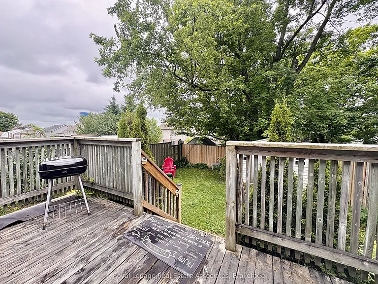 229 Simon St — Photo 13