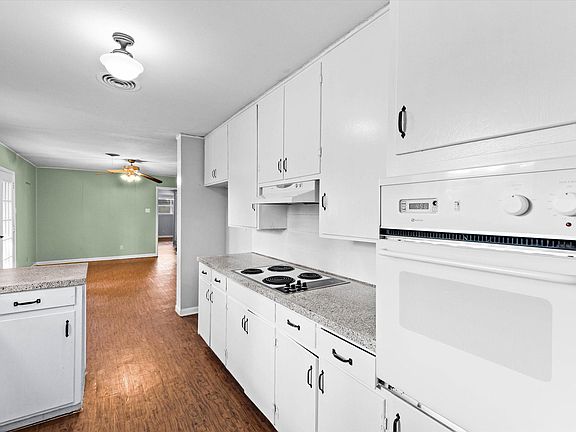 3rd image of 3512 Wedgway Dr