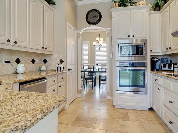 5th image of 9205 Glenhaven Ct