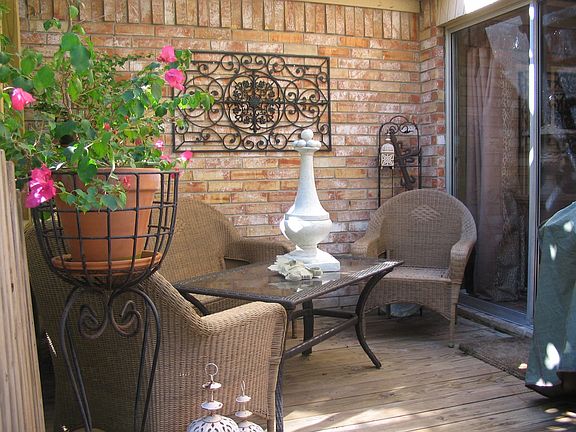 1 of 2 outdoor retreats