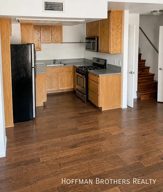 3627 Dunn Dr Los Angeles, CA 90034 — Photo 1