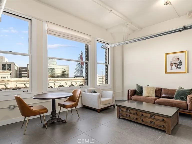 939 S Broadway #1001 — Photo 7