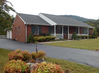 444 Sunflower Dr, Vinton, VA 24179