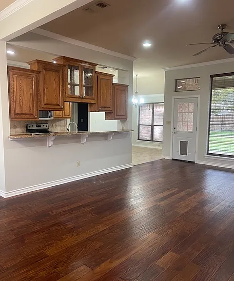 1708 Rockview Dr — Photo 3