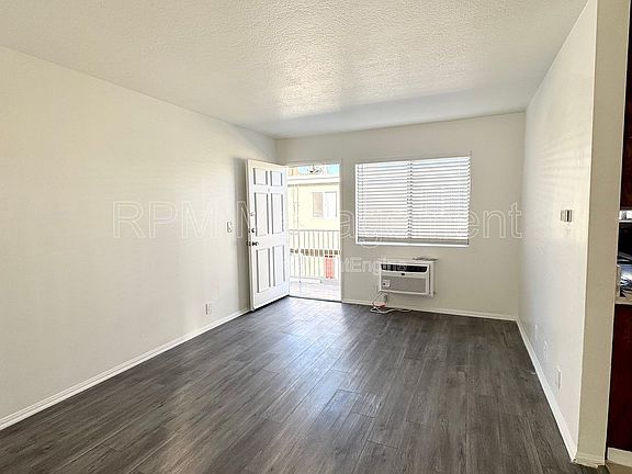 3rd image of 6624 Sylmar Ave APT 9
