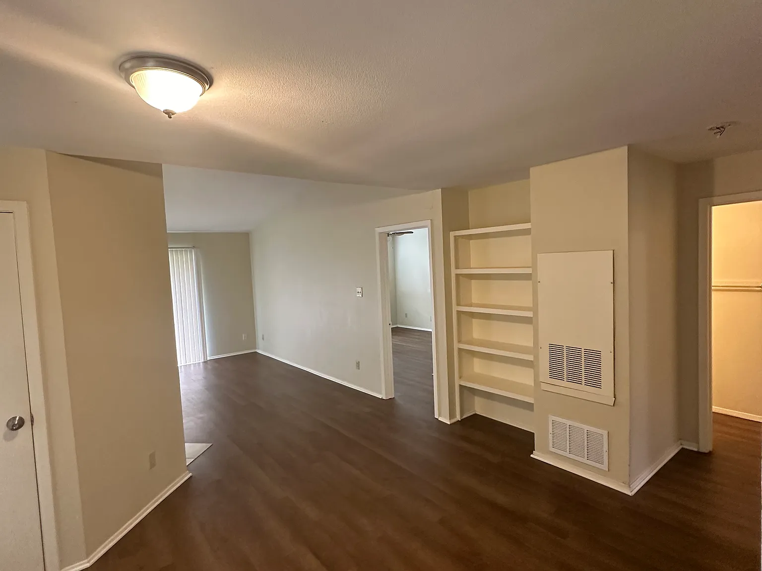 2 bed, 1000 sqft, $1,150 — Photo 2