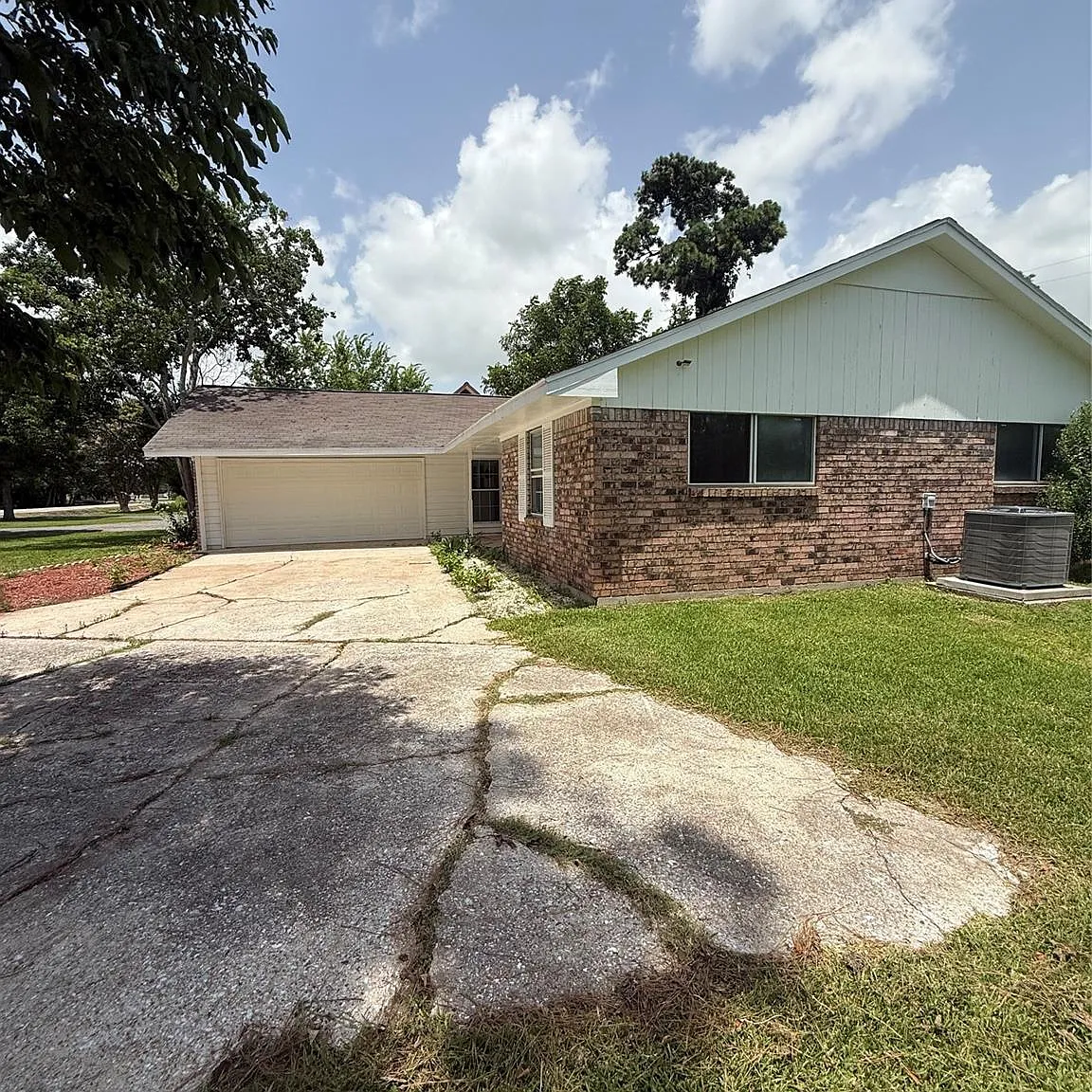 3 bed, 2.0 bath, 1465 sqft, $2,200 — Photo 1