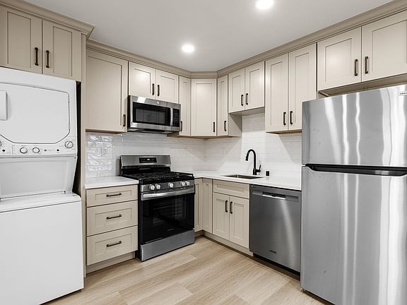 5th image of 939 Missouri St