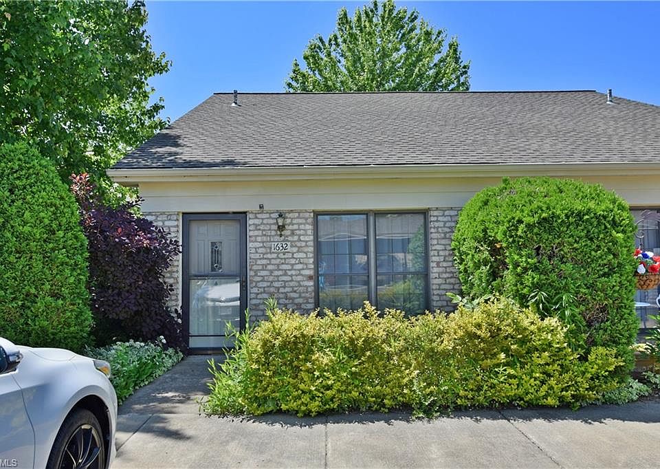 1st image of 1632 W Hampton Dr #1632