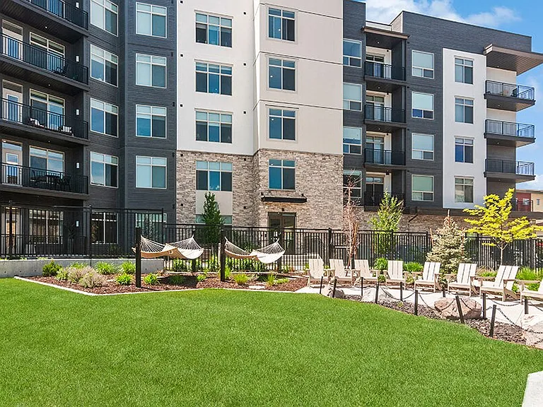 Seven Skies Apartments — Photo 46