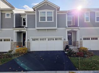 650 Riverbank Dr, Geneva, IL 60134