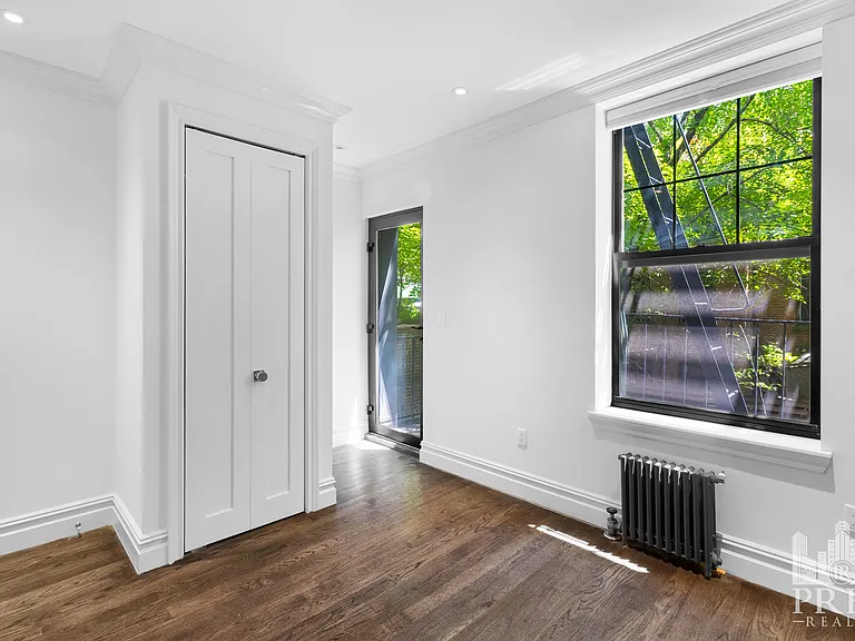 244 10th Ave #2E — Photo 3