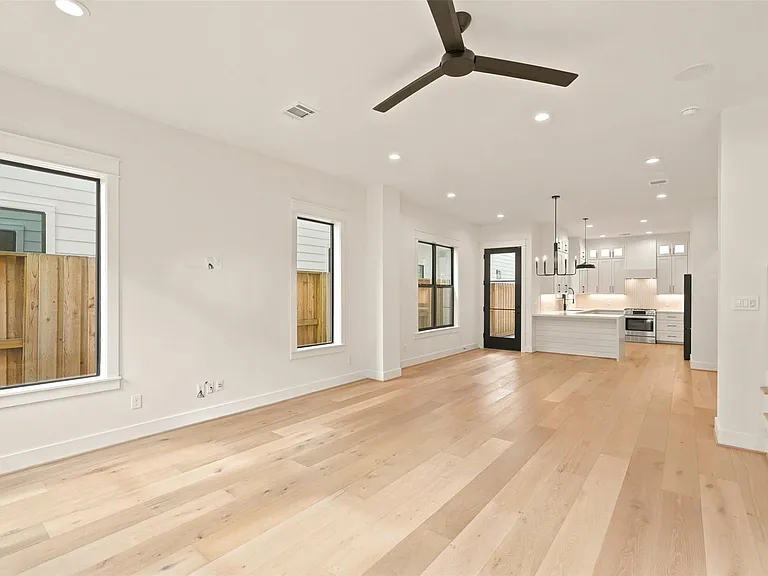 1435 Lawrence St — Photo 12