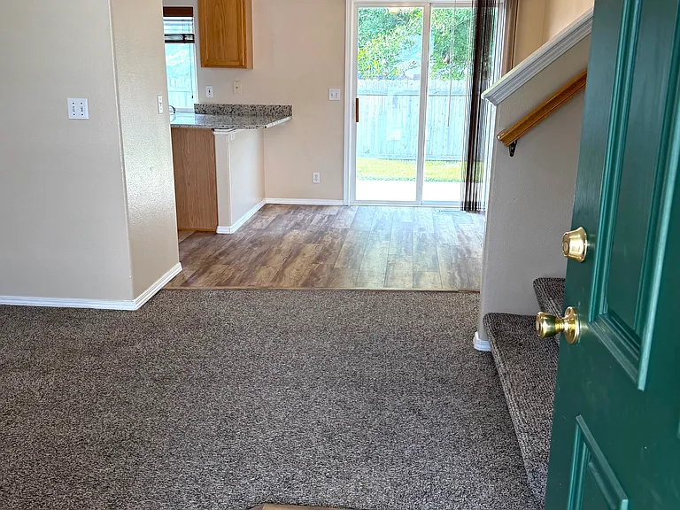 1209 Gold Creek Dr — Photo 2