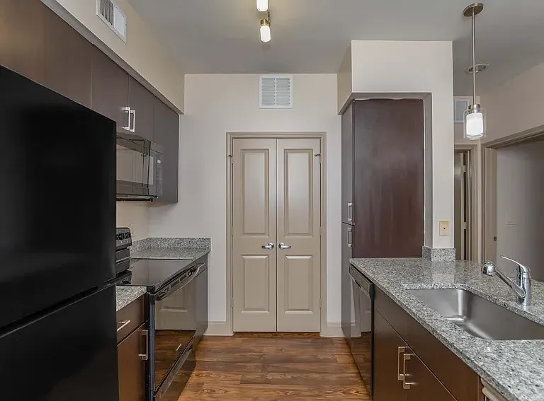 La Mariposa Apartments — Photo 11