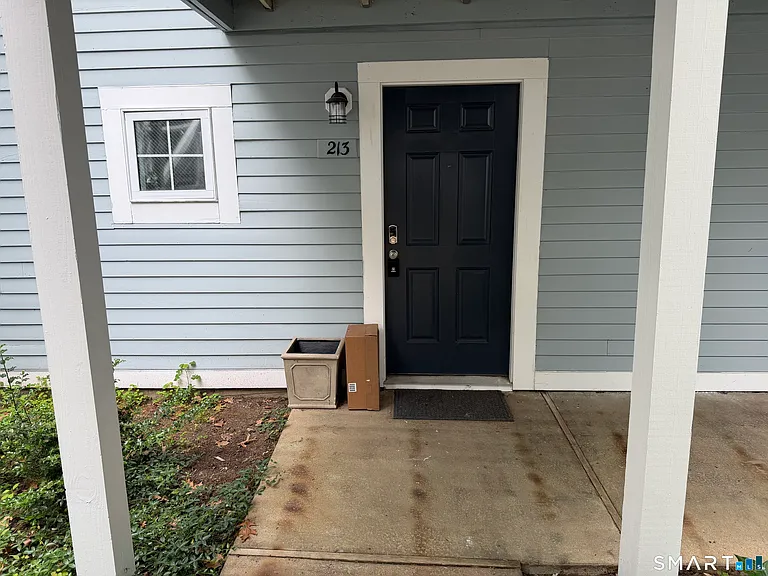 213 Old Pond Ln #213 — Photo 2
