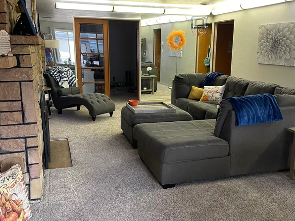 141 S Willow St APT A, Belle Plaine, MN 56011