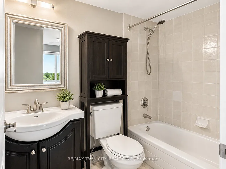 237 King St W #703 — Photo 12