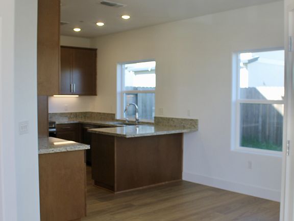 5th image of 3841 Zapata St