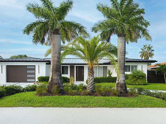 3rd image of 2537 SE 10TH Court