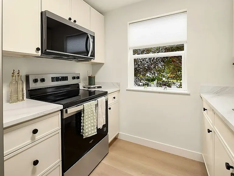 2515 Summit Ave — Photo 9