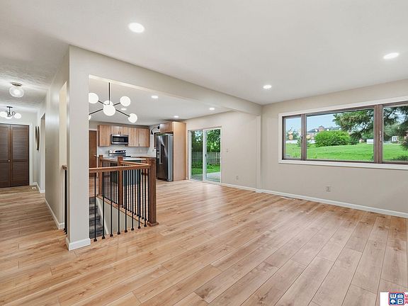 5th image of 241 Wedgewood Dr