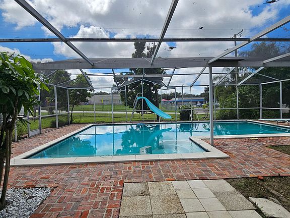 3rd image of 1302 Rustlewood Dr