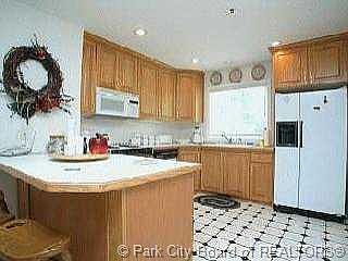 5th image of 1053 W Oberland Dr #1053