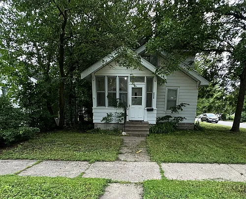 2228 Madison St NE Photo 1