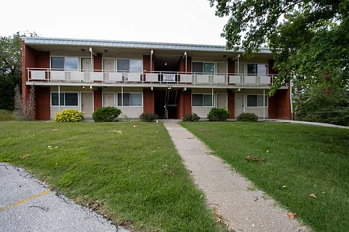 2207 Oakwood Dr Photo 1