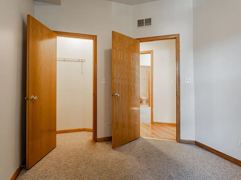 1444 N Leavitt St #2 — Photo 6