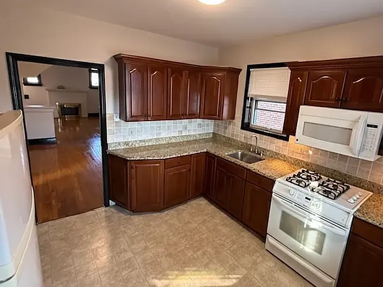 5448 Lisette Ave — Photo 3