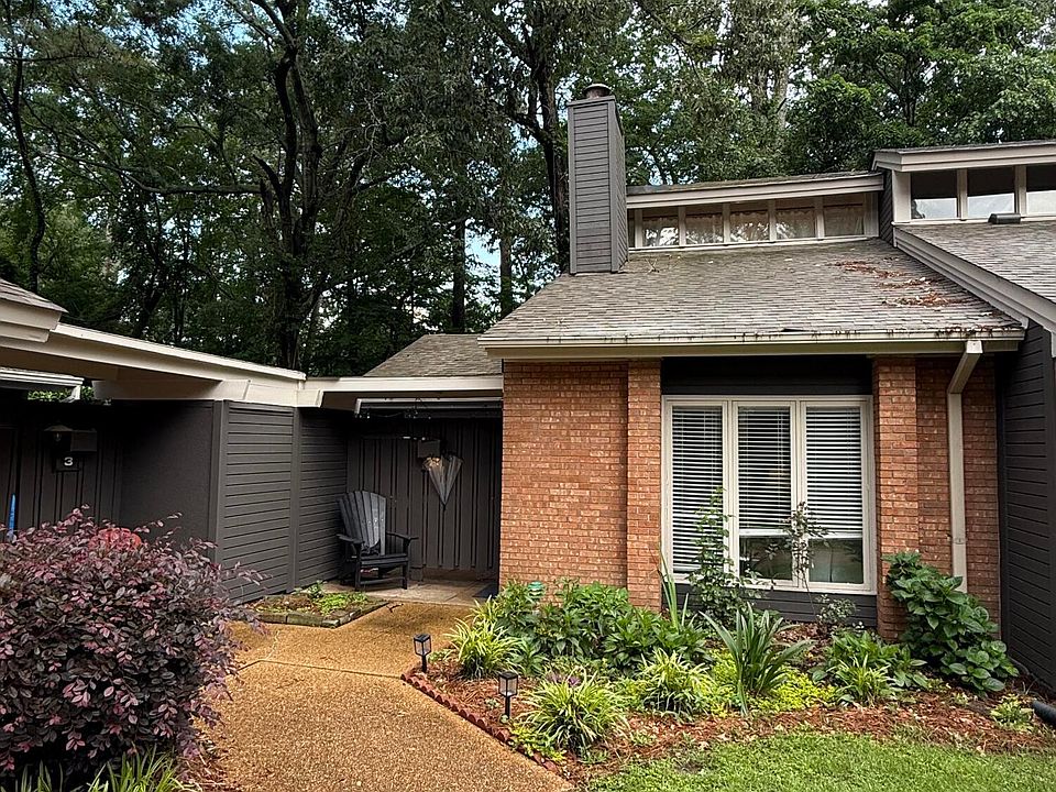 1st image of 200 Woodgreen Dr APT 4