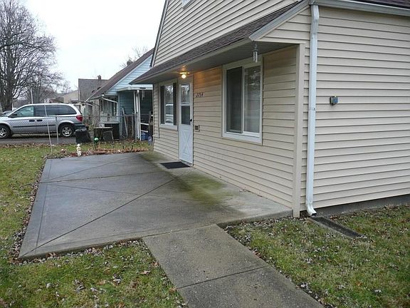 4th image of 2754 Woodland Ave