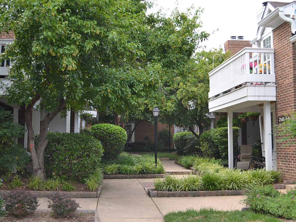 1st image of 2586B S Arlington Mill Dr #2