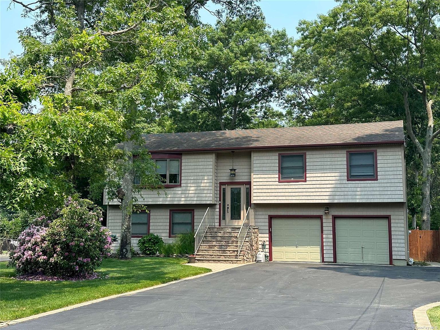 15 Jamaica Avenue, Holtsville, NY 11742 Zillow