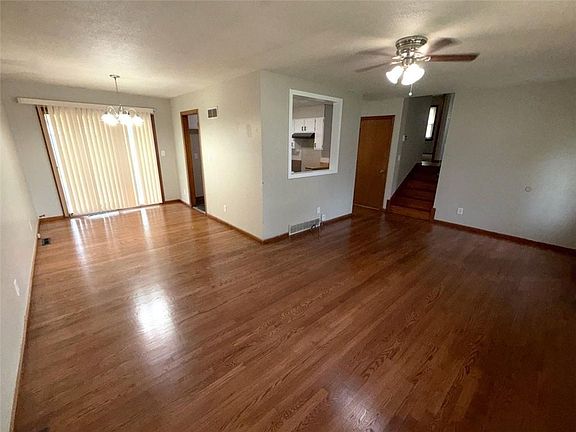 4th image of 11701 Belmont Ave