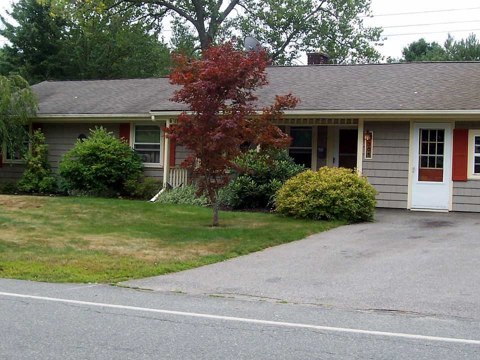2nd image of 301 Lisa Dr