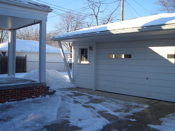 5th image of 20849 Bayside St
