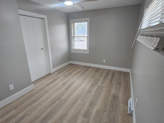 5th image of 2036 W Ridge Rd