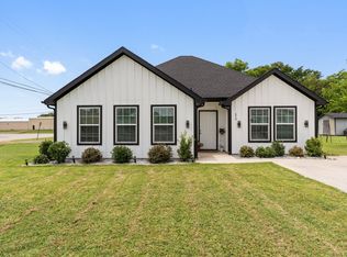 810 S Main St, Kemp, TX 75143