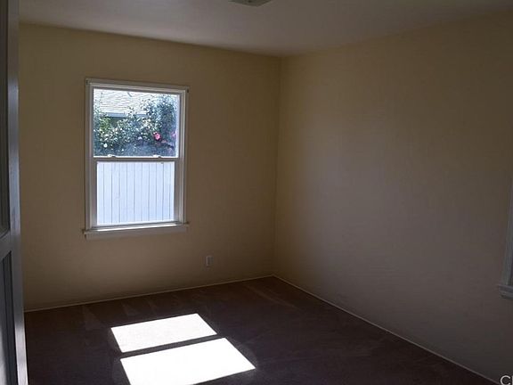 5th image of 911 N Buena Vista St