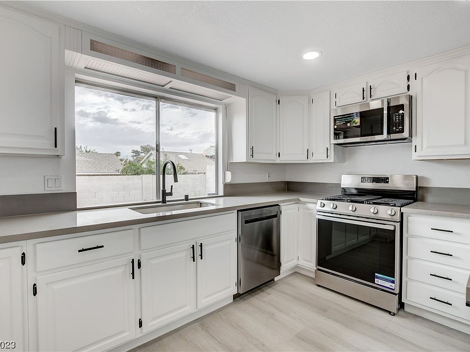 1st image of 2516 Congress Ave
