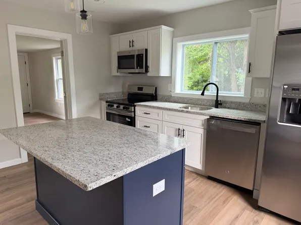 27 Washington St, Ashland, NH 03217