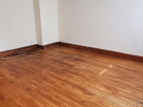 3rd image of 2067 N Leavitt St #G